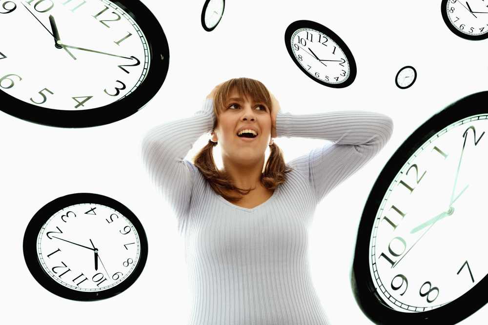 Часы с минутной и часовой стрелкой. Часы назад. Определение времени 2 класс. Время рисунок. Качественное время.